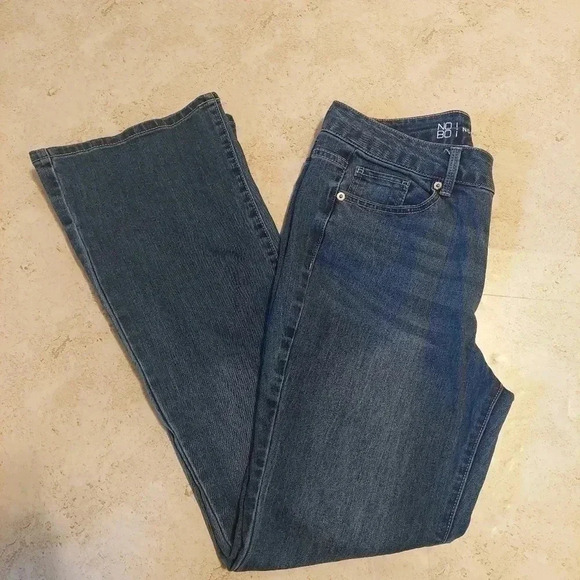 No Boundaries Womens size 13  Flare Leg  Denim Stretch Jeans - Picture 3 of 5